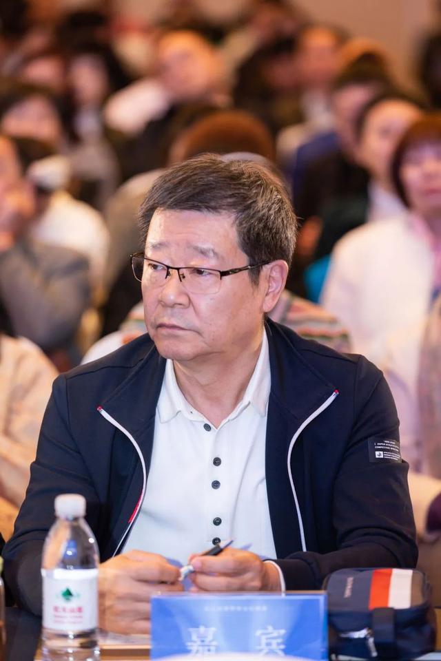 9月25日，首屆新疆NBO新商業(yè)機(jī)會(huì)成功舉辦?。╪b 新疆）