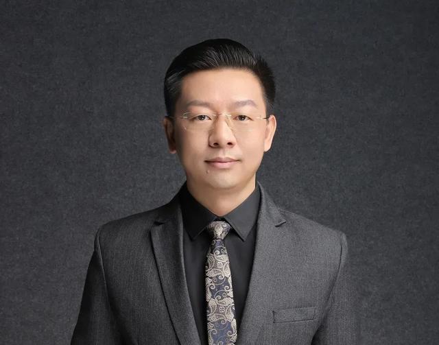 從央企工程師到CEO，他自學(xué)代碼創(chuàng)業(yè)，如今公司市值數(shù)億、單日銷售額破百萬！
