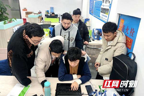 始于顏值、陷于實(shí)力、忠于服務(wù) 他們選擇“情定麓谷”