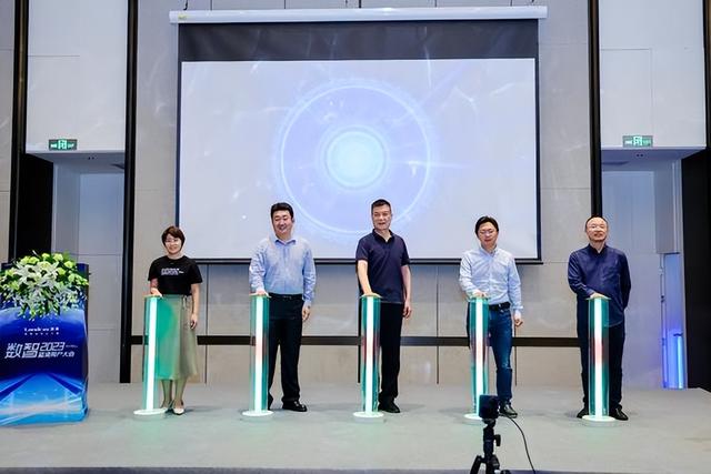 【數(shù)智2023】藍(lán)凌用戶大會(huì)發(fā)布AI+低代碼，重塑組織創(chuàng)新力（藍(lán)凌數(shù)字化oa）